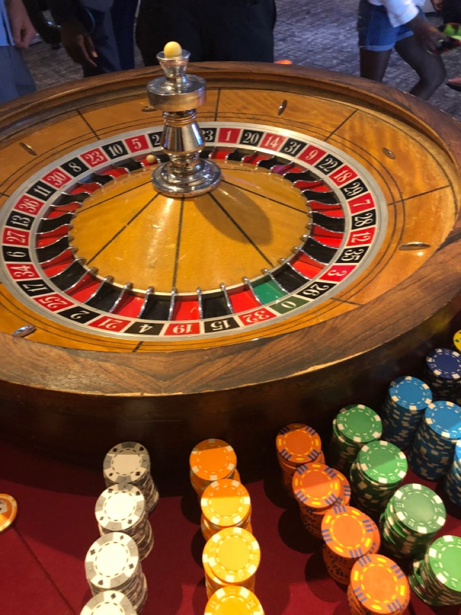 Starburst slot کھلاڑیوں کے لیے لائیو کیسینو سیکشن
